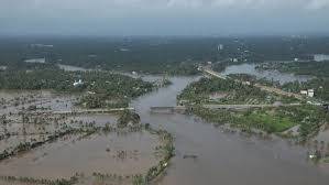 L’India piange le vittime dell’alluvione. Acqua e fango sulle case nel Kerala