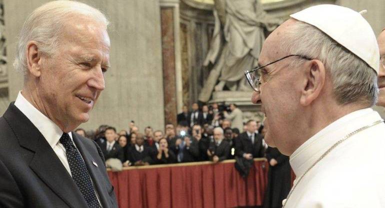 Papa Francesco: telefonata con il presidente Biden per “individuare percorsi di pace”