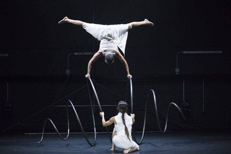 Circo e danza acrobatica in “Spiralis”