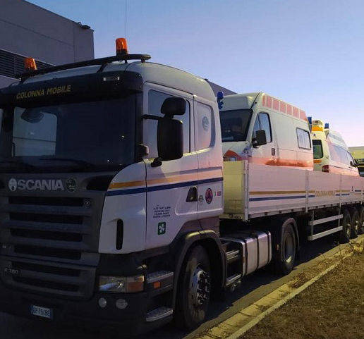 I camion con le ambulanze per l'Ucraina da Palmanova