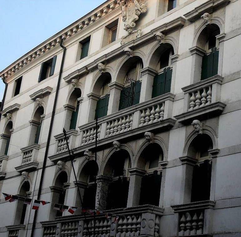 Pordenone: 8 dicembre visita Palazzo Gregoris e la Somsi Pordenone: 8 dicembre visita Palazzo Gregoris e la Somsi