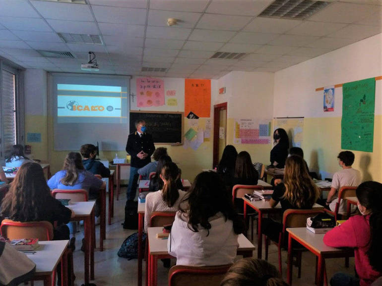 Pordenone: con il progetto Icaro la Polizia torna sui banchi di scuola