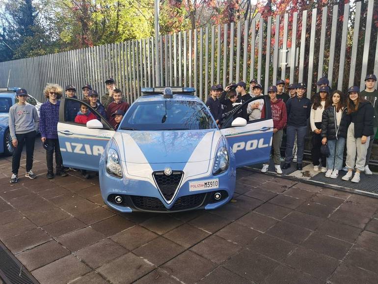 Pordenone: gli studenti del Don Bosco in visita alla Questura