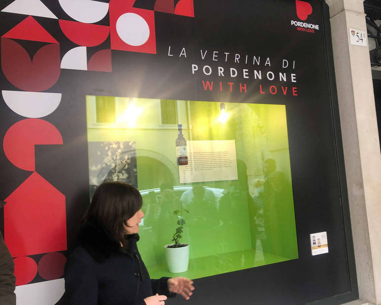 Pordenone: inaugurata la vetrina di Pordenone with love