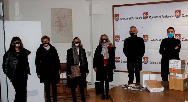 Pordenone: mascherine trasparenti per gli insegnanti