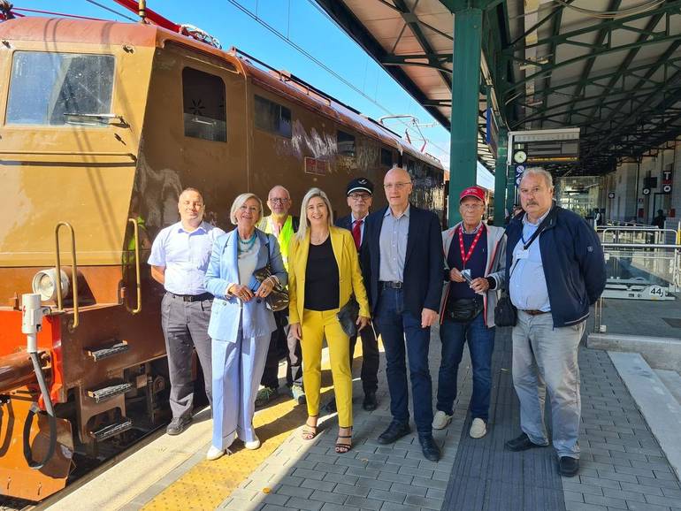 Pordenonelegge: ci si può arrivare col treno storico! lo hanno fatto in 8mila Pordenonelegge: ci si può arrivare col treno storico! lo hanno fatto in 8mila
