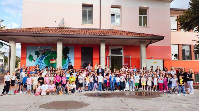 Alberto Parigi visita alle scuola della città il primo giorno dell'anno scolastico