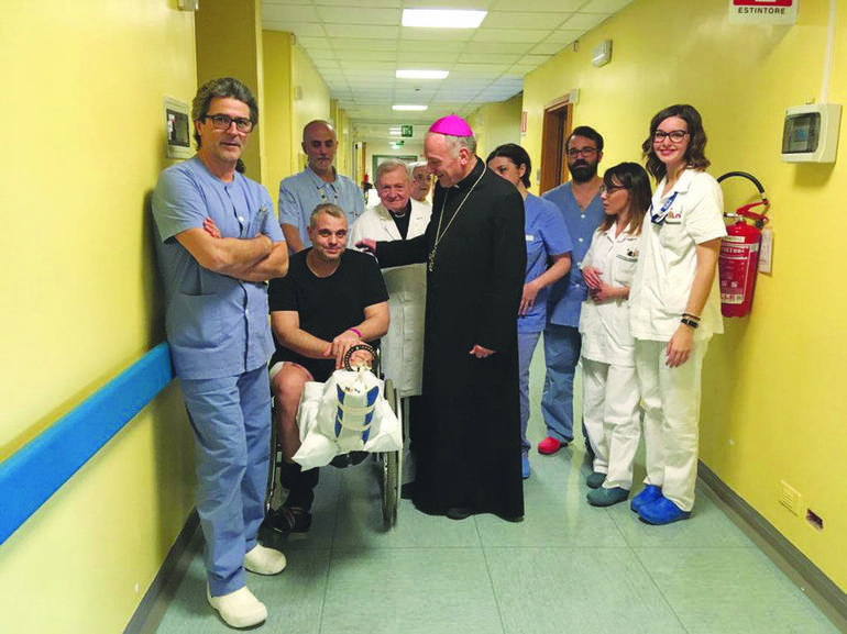 Visita del Vescovo all'Ospedale civile