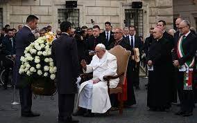 8 dicembre: l'omaggio in piazza di Spagna a Maria di papa Francesco e il pensiero alle donne vittima di violenza