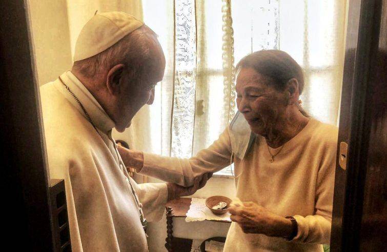 Il Papa ha visitato la poetessa della Shoah Edith Bruck