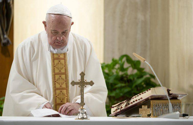 Il Papa: preghiamo contro i rischio di una fede virtuale