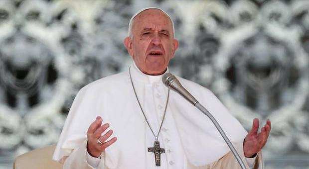Il Papa: "Sono vicino ai malati e al personale sanitario"