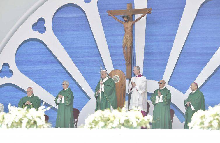 Papa Francesco a Bari: Non c'è alternativa sensata alla pace