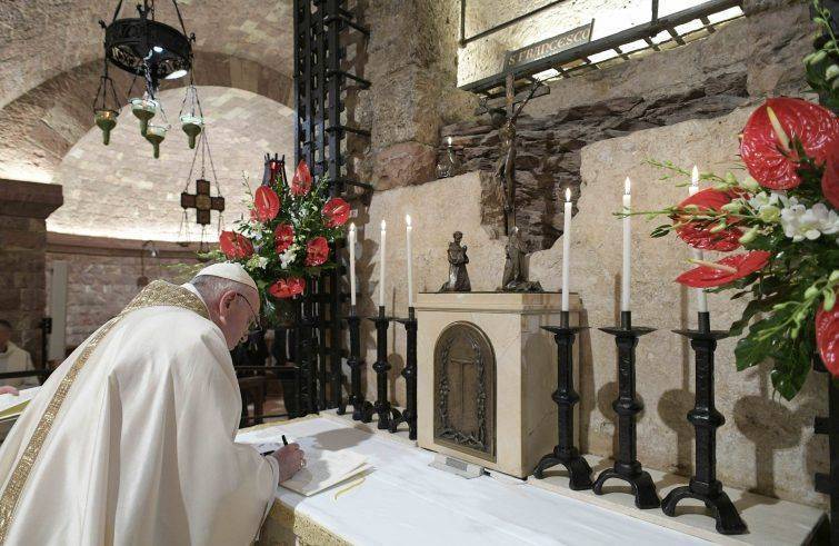 Papa Francesco ha firmato l'enciclica "Fratelli tutti"