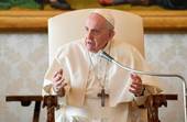 Papa Francesco: "Maria è stata ed è presente nei giorni di pandemia”