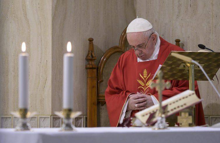 Papa Francesco: "Preghiamo insieme per la fine della pandemia"