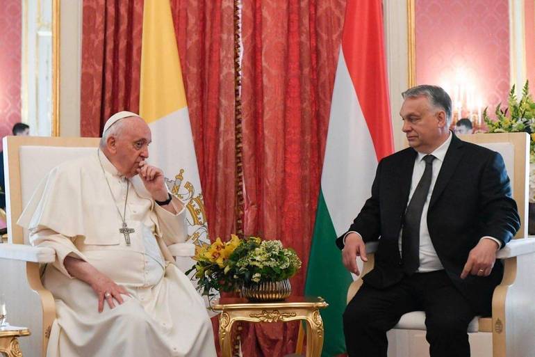 Viaggio del Papa in Ungheria: incontro con Orban