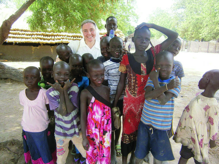 Sud Sudan, Tali: non più lezioni sotto l’albero Progetto Banchi per la scuola